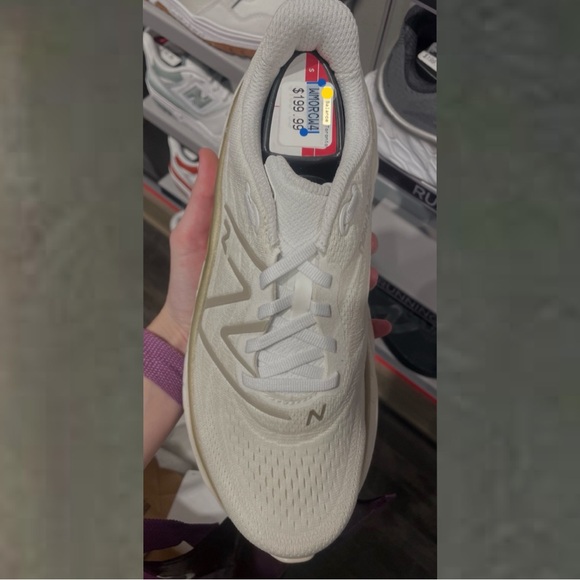 Men’s & Women’s new balance sneakers size 8 - Picture 2 of 3